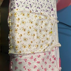 Kids tee shirts have 5